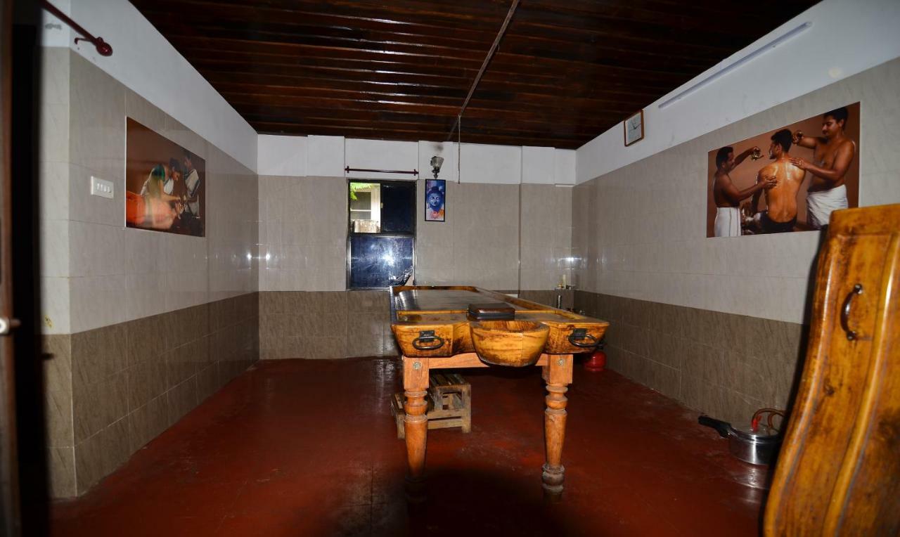 โรงแรมรอยัล เฮอริเทจ Thiruvananthapuram ภายนอก รูปภาพ