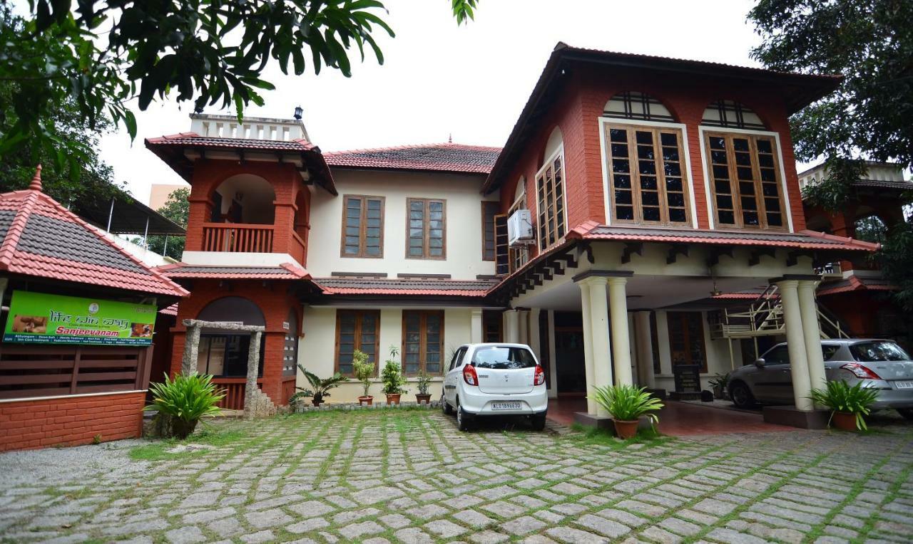 โรงแรมรอยัล เฮอริเทจ Thiruvananthapuram ภายนอก รูปภาพ