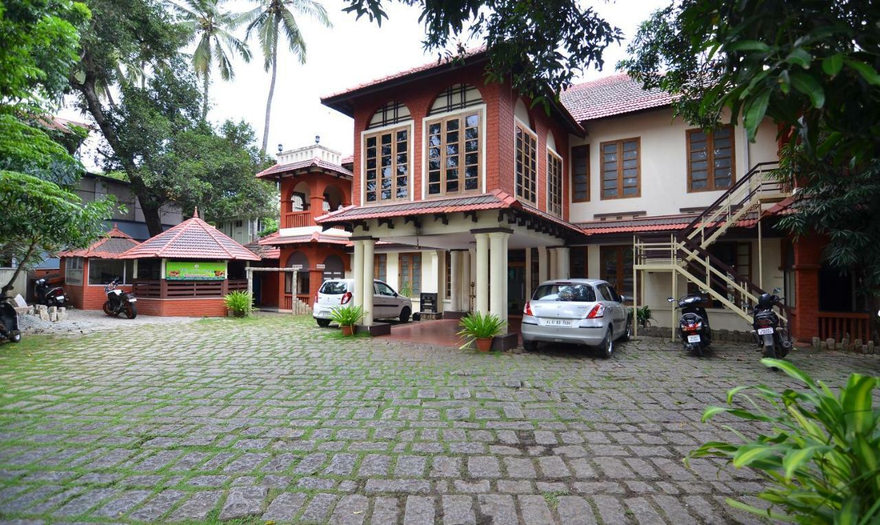 โรงแรมรอยัล เฮอริเทจ Thiruvananthapuram ภายนอก รูปภาพ