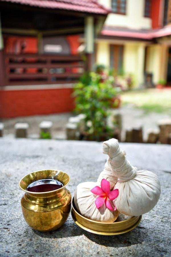 โรงแรมรอยัล เฮอริเทจ Thiruvananthapuram ภายนอก รูปภาพ